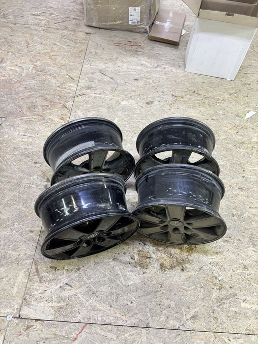 Диски родные с митсубиси паджеро.