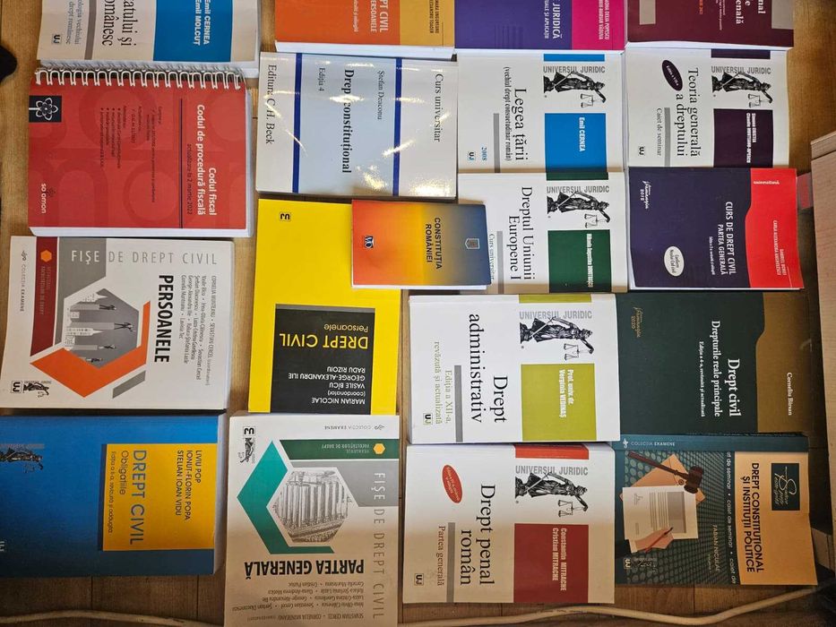 Set cărți Drept anul 1 complet + anul 2 parțial 27 volume + Constituția stare impecabilă