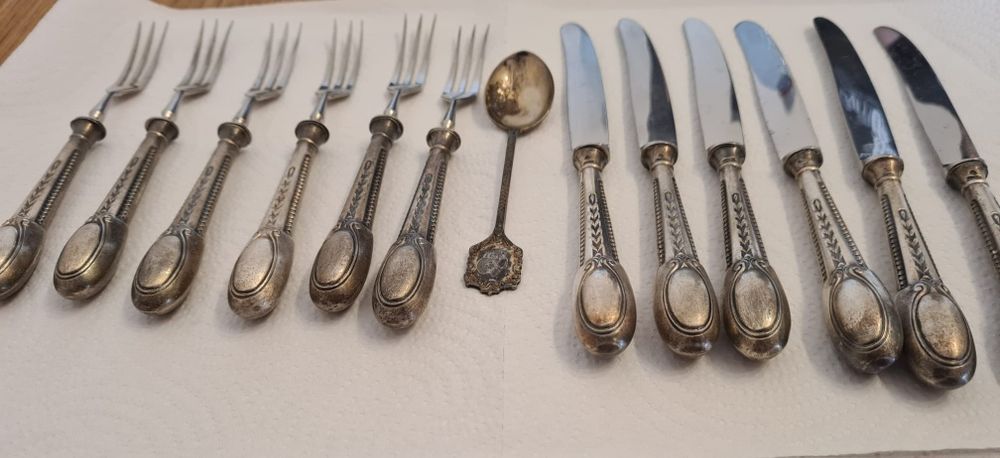 Set tacâmuri placate argint