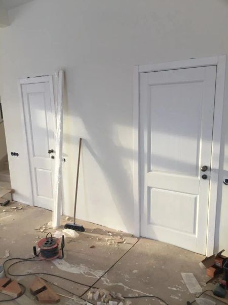 Установка межкомнатных дверей,