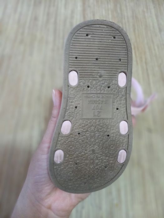 Продам сандали на девочку