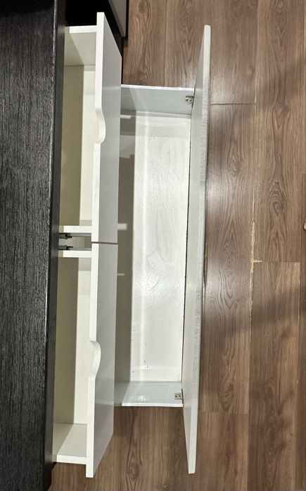 Продам тумбу под телевизор