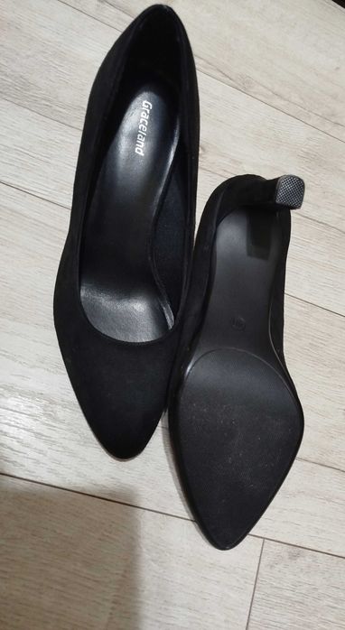 Обувка от велур с ток!