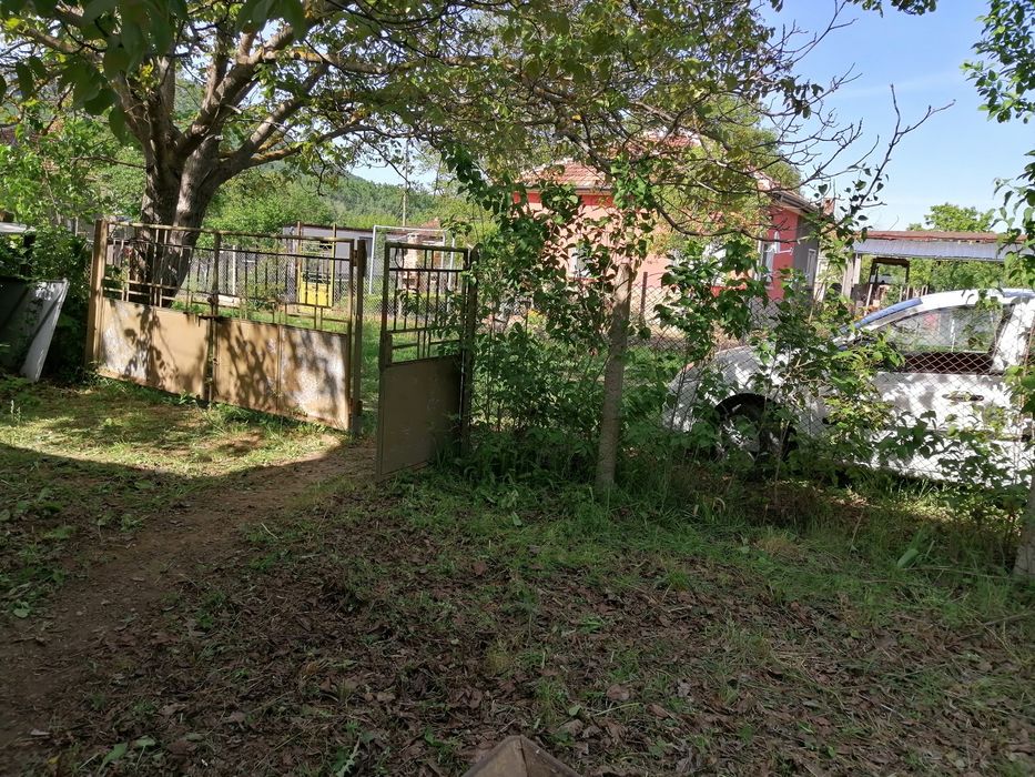 Къща в с. Струпец, общ. Роман