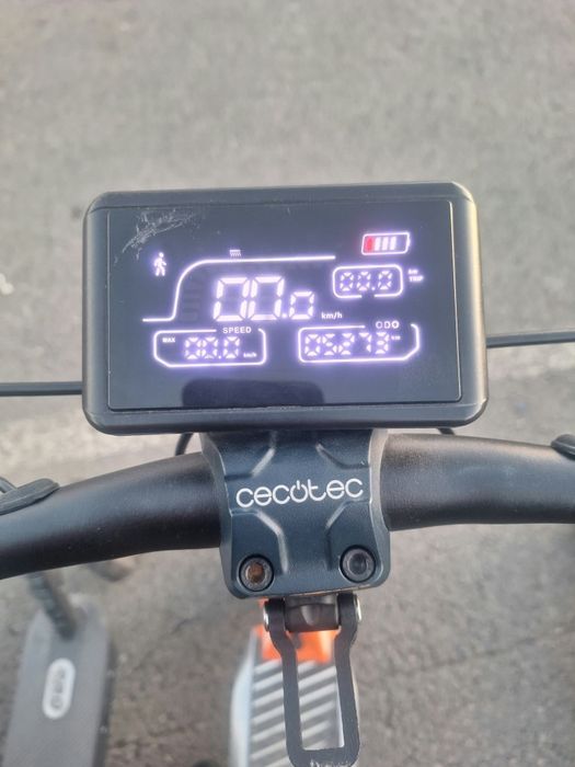 Vind 3 trotinete electrce stare perfecta de functionare cu incarcator