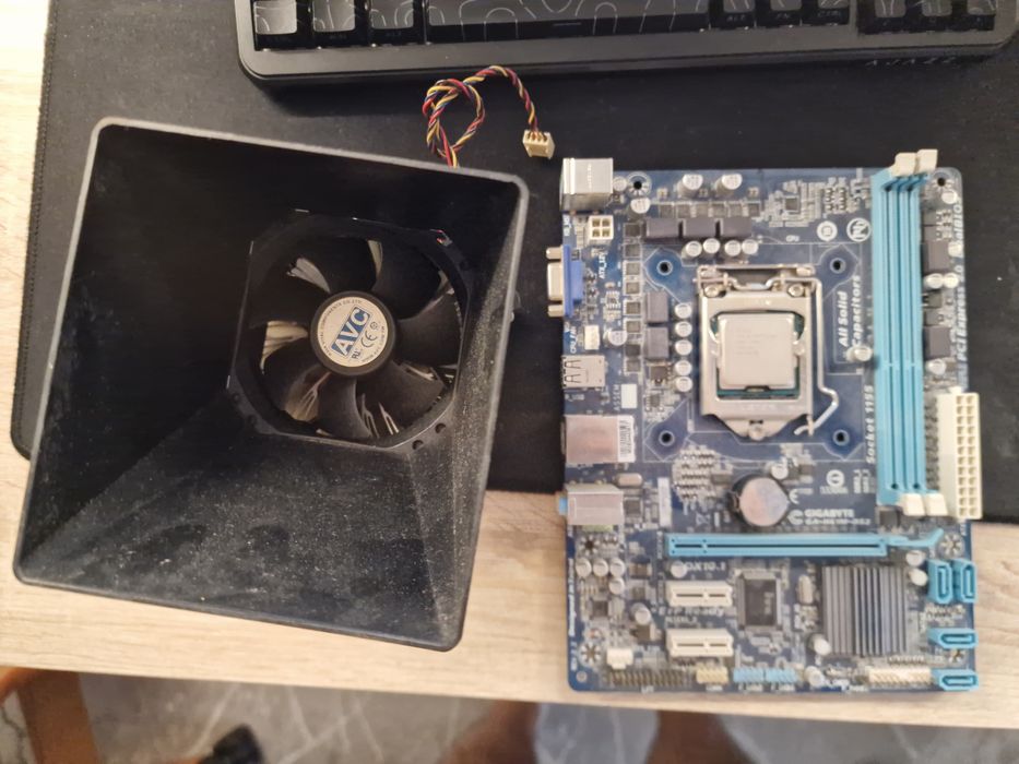 Placa de baza socket 1155 gigabyte  + procesor I3 3220 + cooler