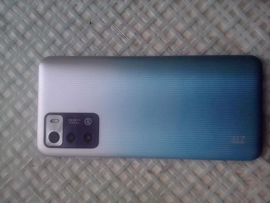 Продам смартфон,