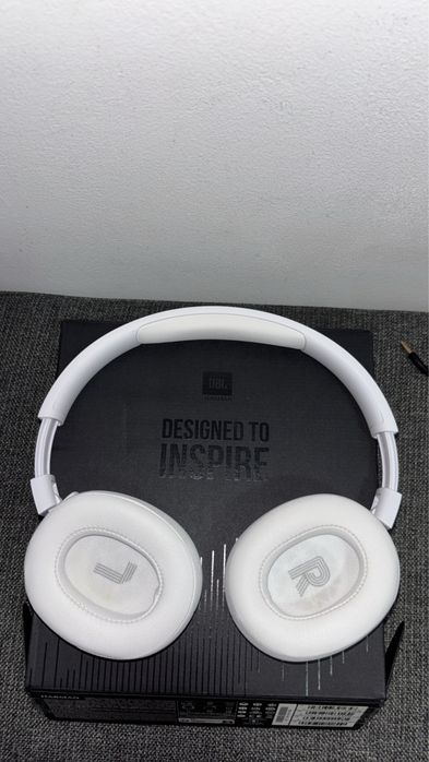 Casti over-ear JBL 770nc . Citeste cu atentie descrierea .