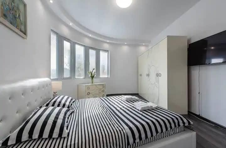 Тристаен апартамент, под наем, Център