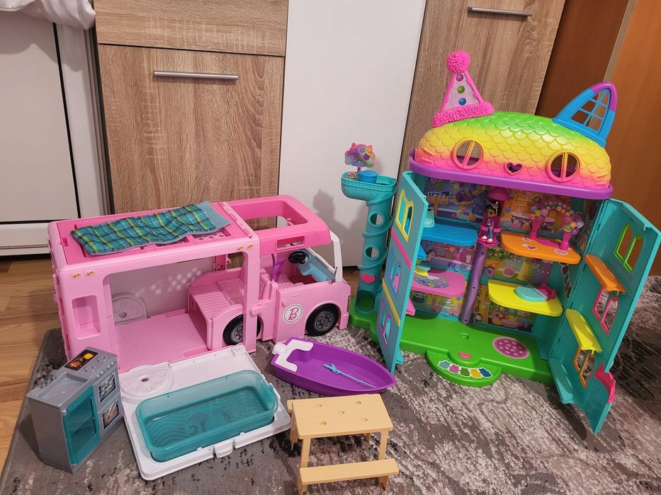 Gabby's Dollhouse și rulotă Barbie 3in1 (Mattel)