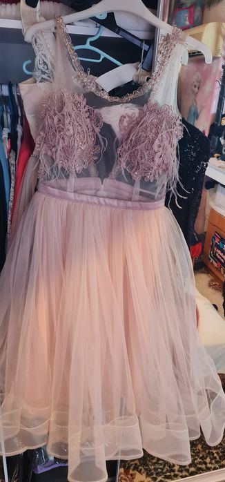 Rochie Bianca Drăgușanu mărime 36 cu pene de ocazie