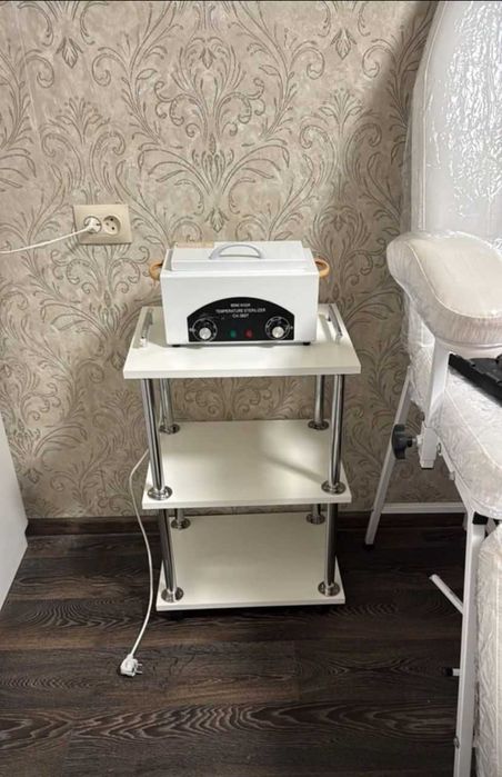 Тележка помощница этажерка тумбочка для салона красоты и косметологии