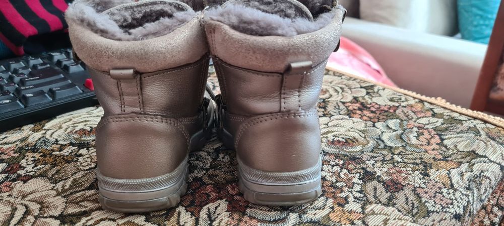 Продам зимние детские сапожки