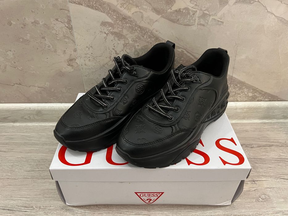 Оригинални сникърси Guess