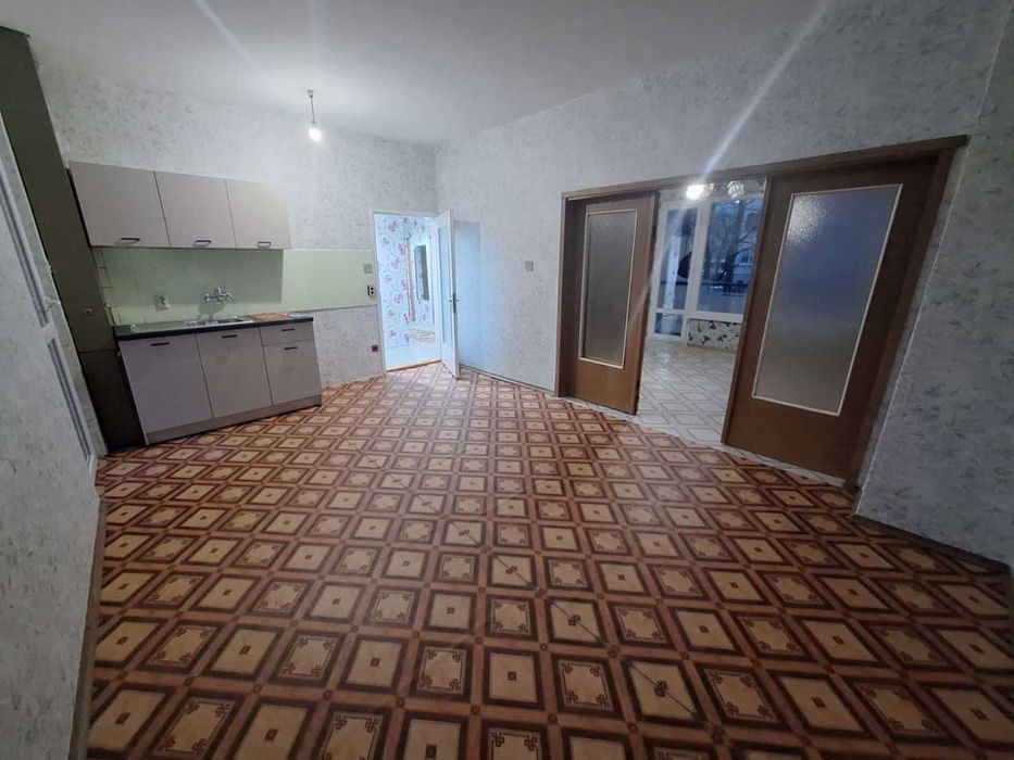 Продава се Тристаен апартамент в Пловдив, Център - 94 кв.м за 885 €/кв.м - Снимка #2