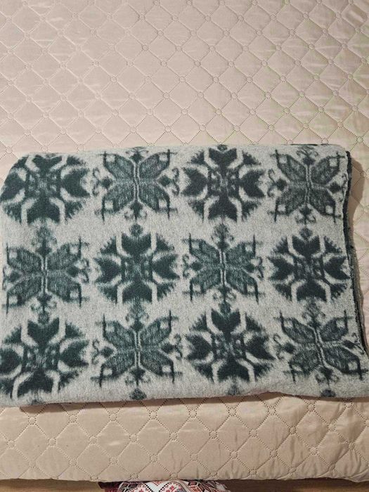 Вълнени одеяла, нови, различни десени