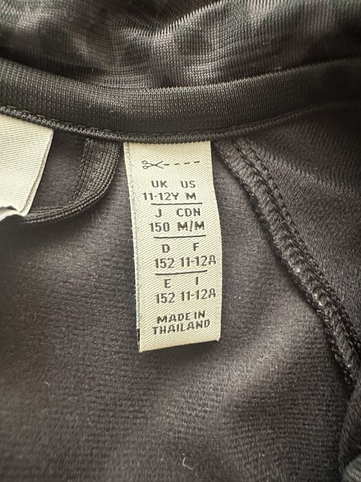 Анцунг Адидас + подарък тениска и яке