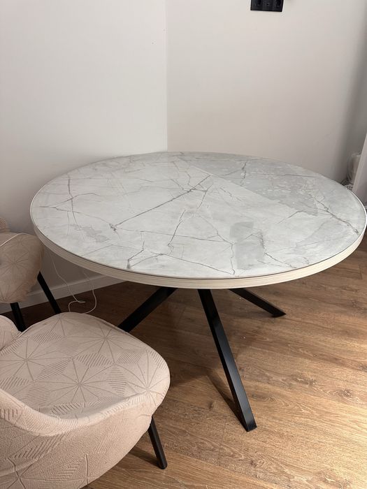 Продам стол круглый