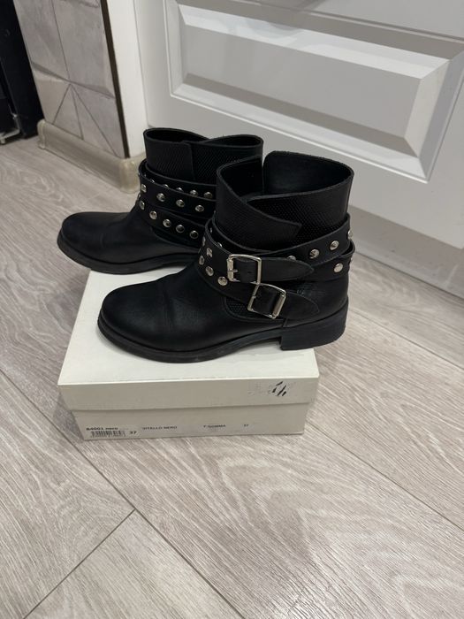 Дамски боти с аксесоар