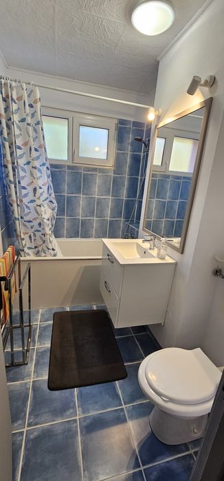 Ofer spre închiriere apartament cu două camere