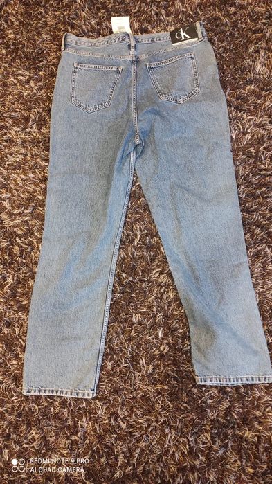 Vând blugi originali Calvin Klein