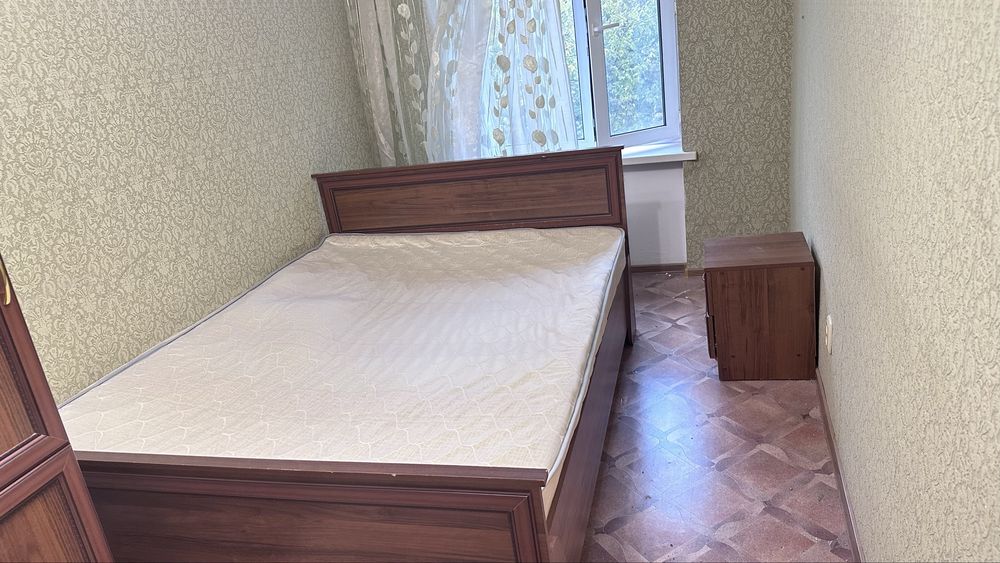 Продам кровать , кухонный гарнитур , шкаф