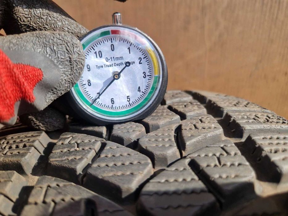 2 Firestone R17 215/60
Зимни гуми 
DOT2819