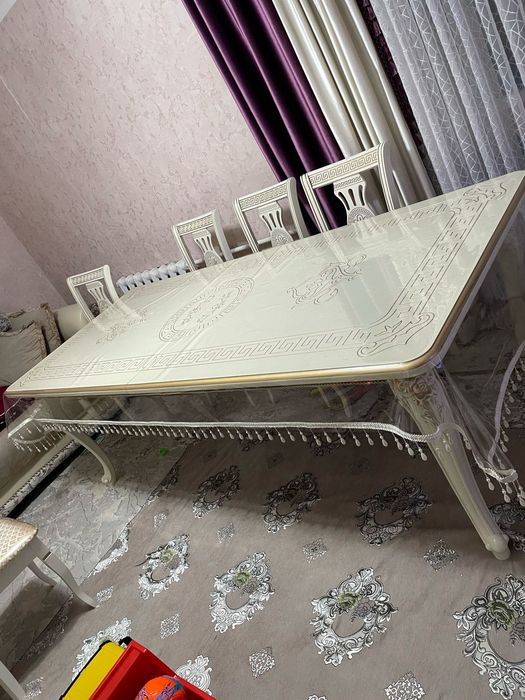 Стол для гостиной