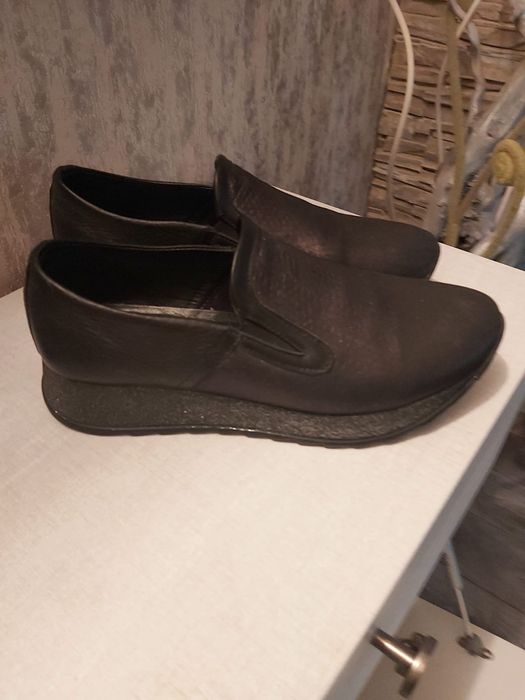 Продам кроссовки  натуральный кожа ,и есть другие дешево