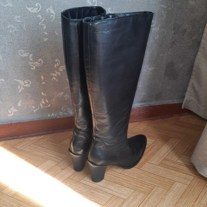 Продам демисезонные сапоги Tamaris