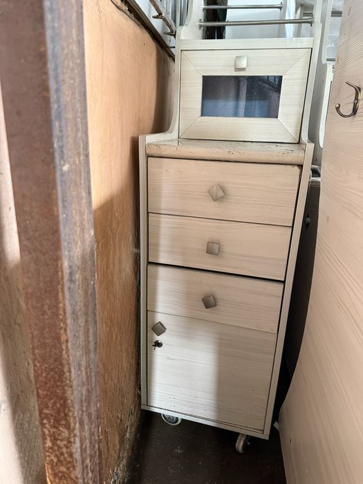 продаются тумбочки в идеальном состояние