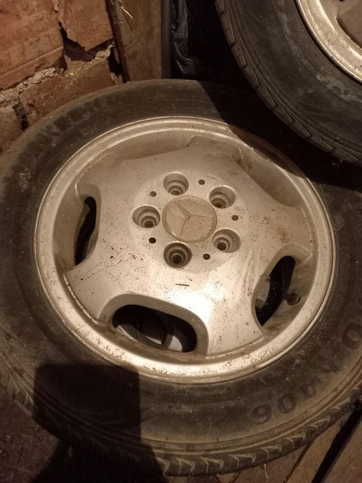 Летни гуми и джанти 15-ки Мерцедес