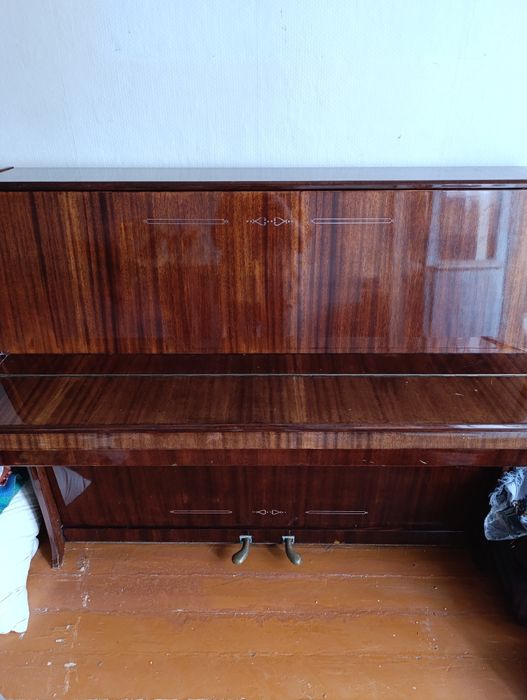 Продам пианино "Фантазия" б/у. Продам фотоувеличитель б/у.