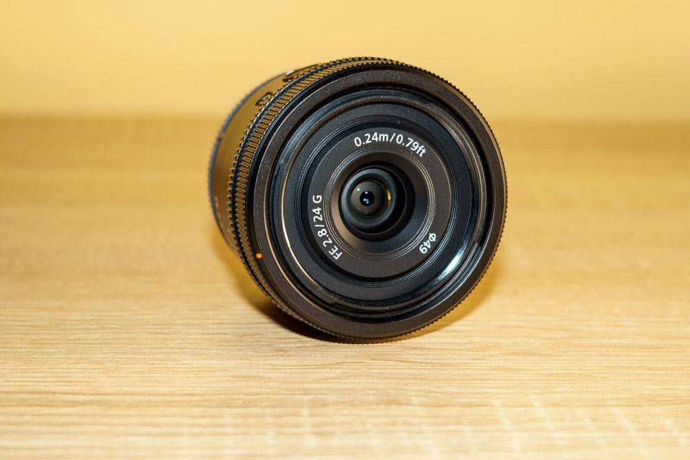 Obiectiv Sony 24mm f/2.8 G
