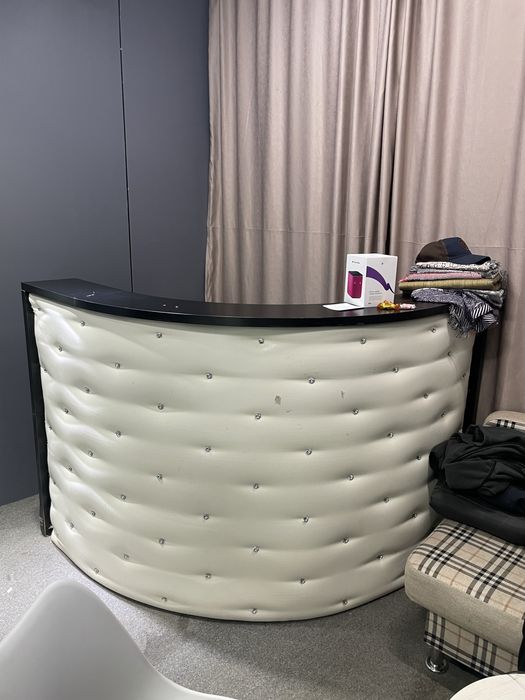 Ресепшен почти новый