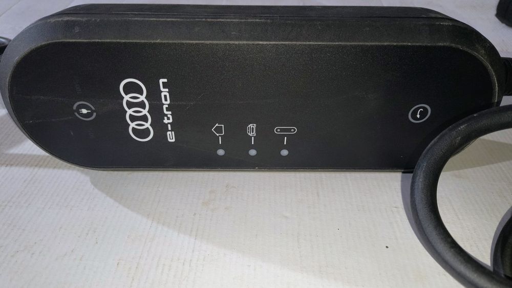 Зарядно Audi e- tron