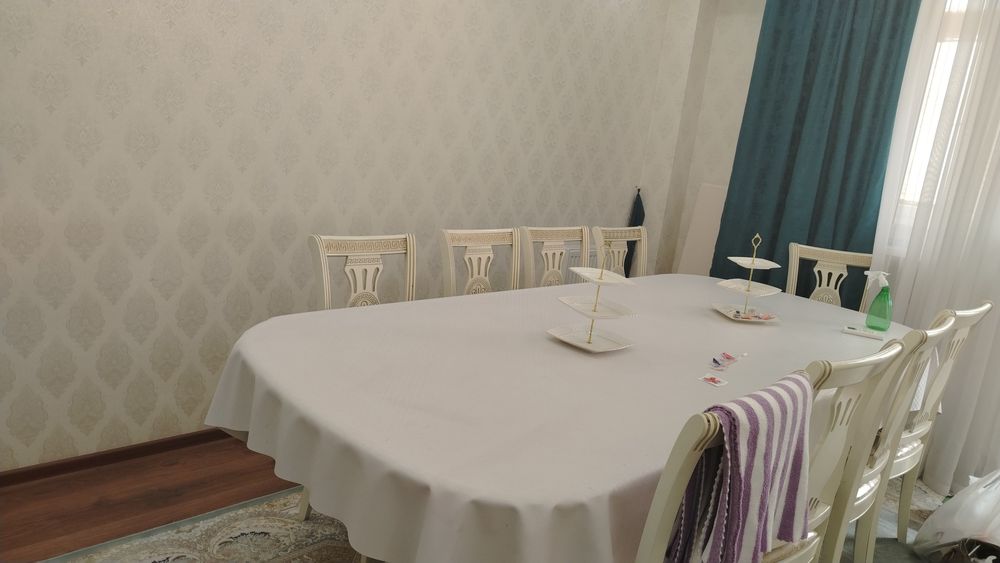 Диван, стол стулья