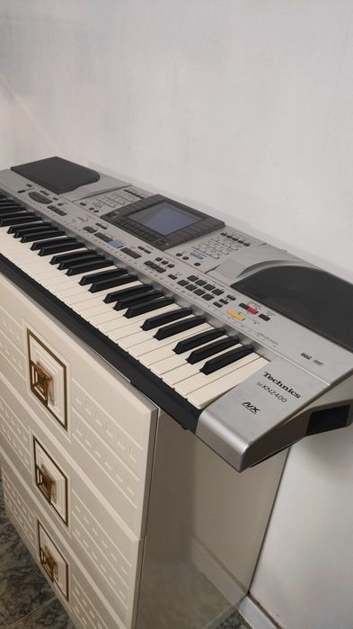 Продавам синтезатор