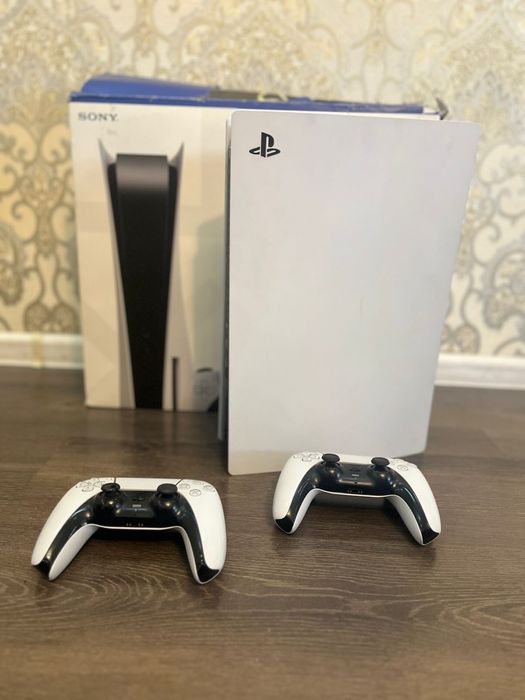 Продам PS 5 в хорошем состоянии