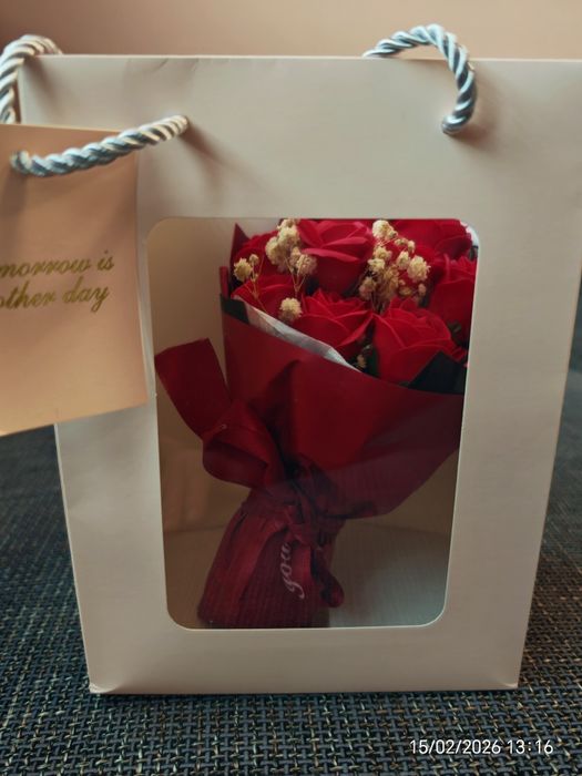 Мини 9 рози в опаковъчна торбичка