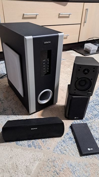 Домашний кинотеатр. Сабвуфер Hitachi.