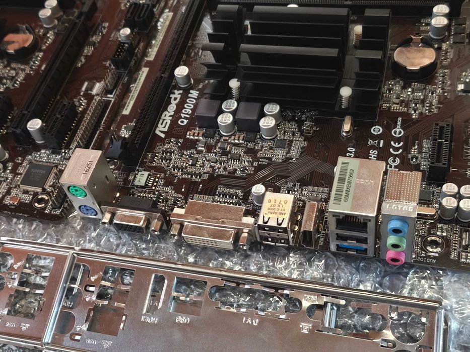 Материнская плата ASRock Q1900M