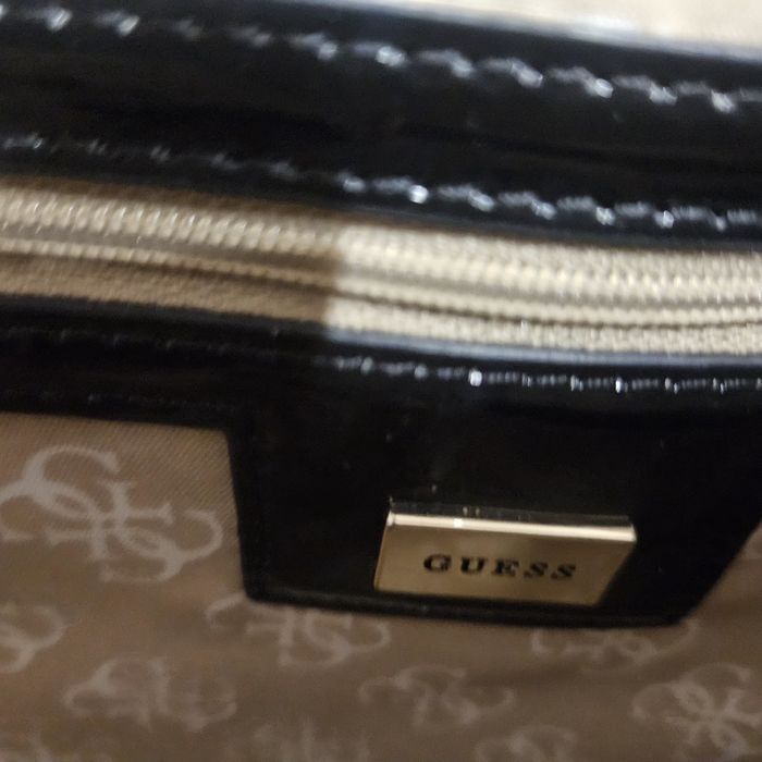 Guess Lux ръчна лачена