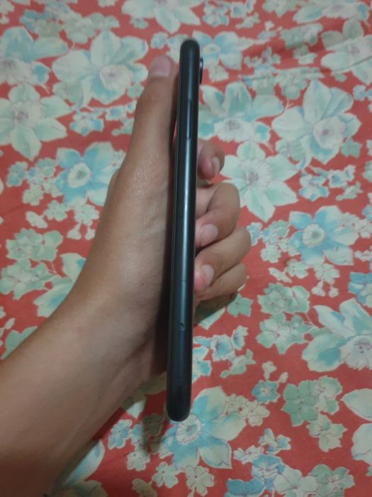 Iphone xr sotiladi srochni oladiganlar bólsa telfon qilinlar aybi yòq