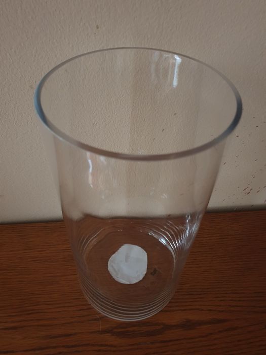 Две стъклени вази