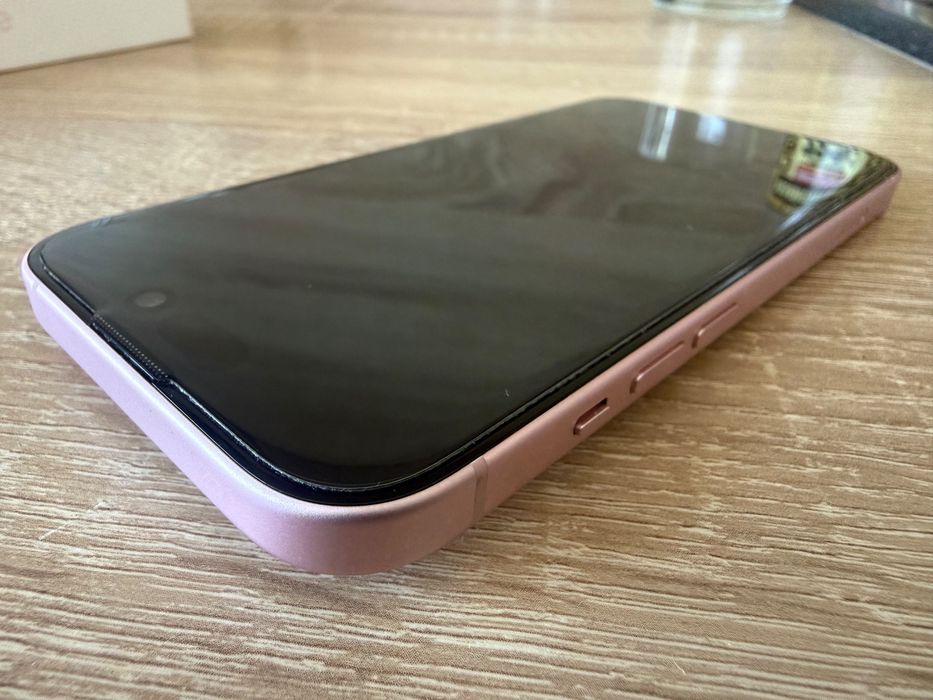Продам Iphone 15 128 gb