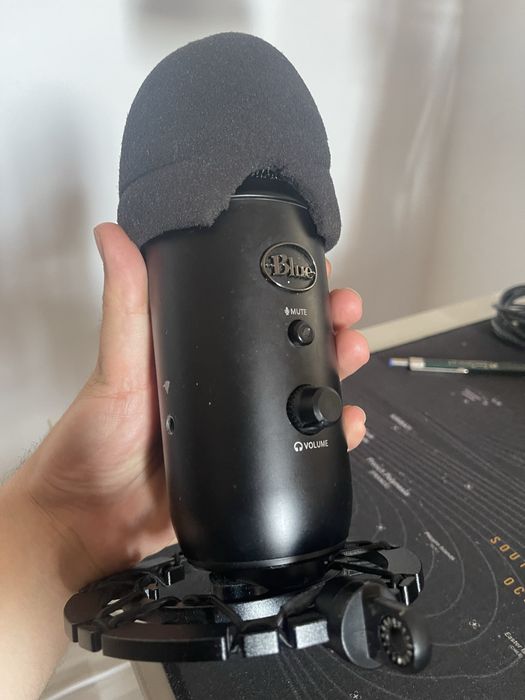 Microfon Logitech Yeti Blue dedicat Streaming