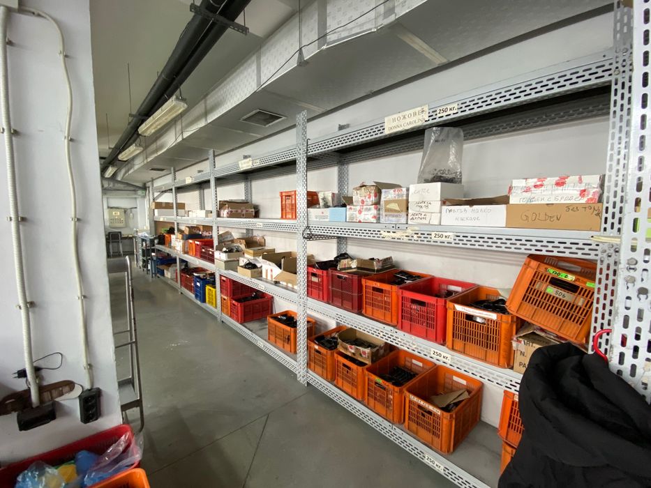 Метални секционни рафтове/стелажи