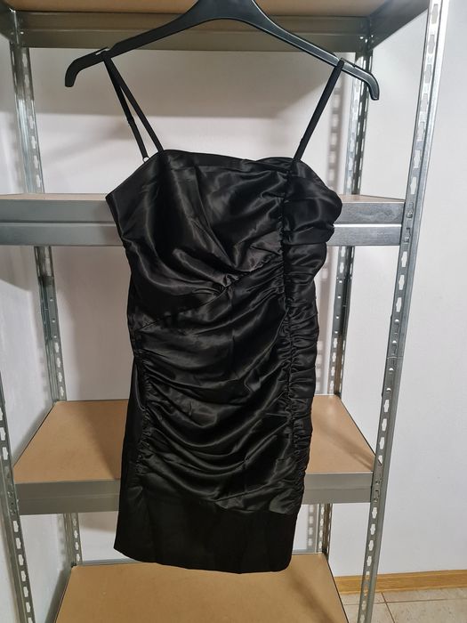 Rochie neagra, eleganta, mulata pe corp, scurta perfecta petreceri, 40