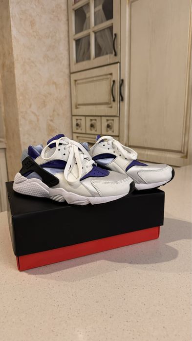 Кроссовки Nike NIKE AIR HUARACHE р. 38 (маломерят на 37)
